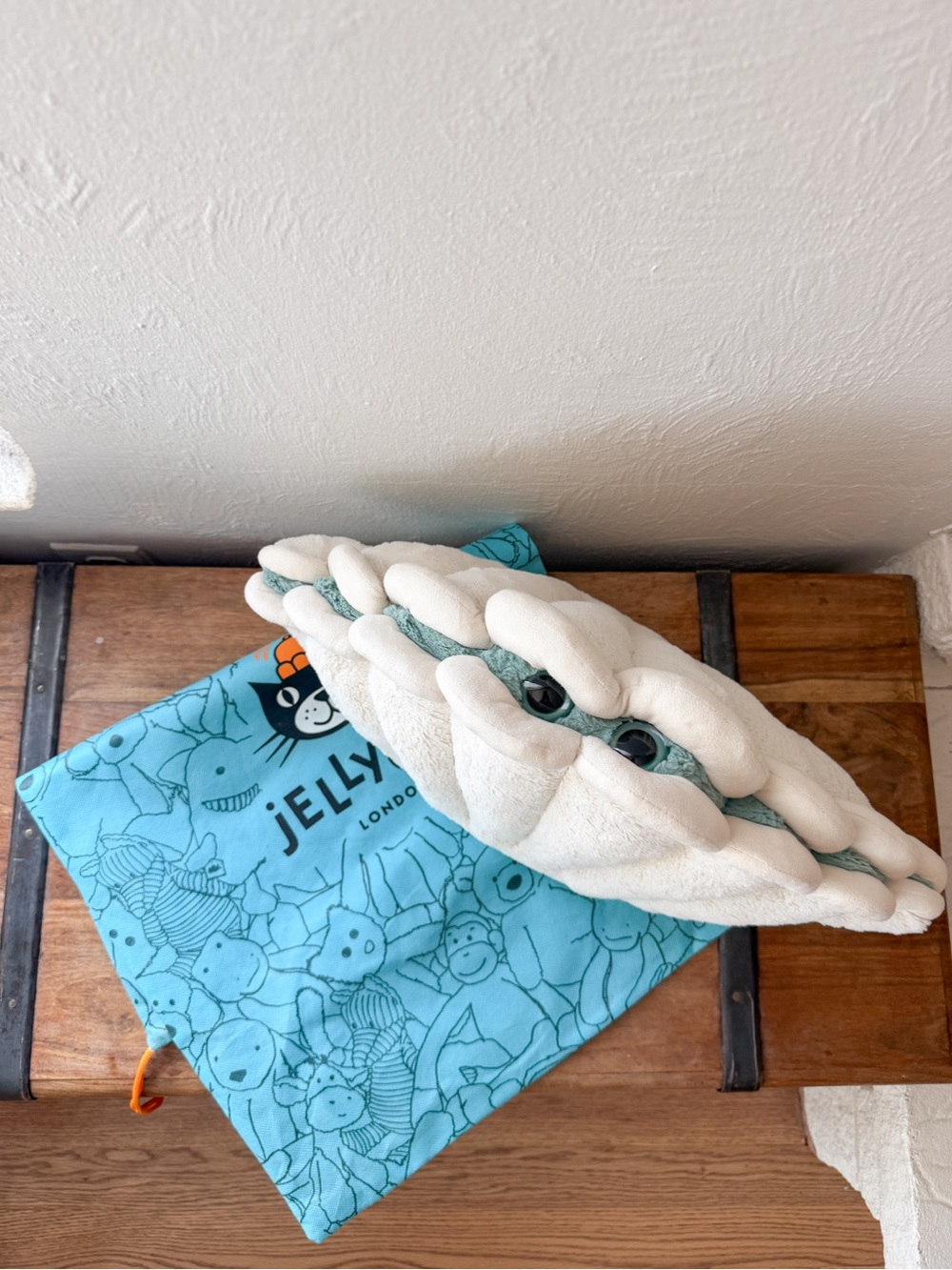 Large Rare and Retired Jellycat Chloe Clam with Dust Cover